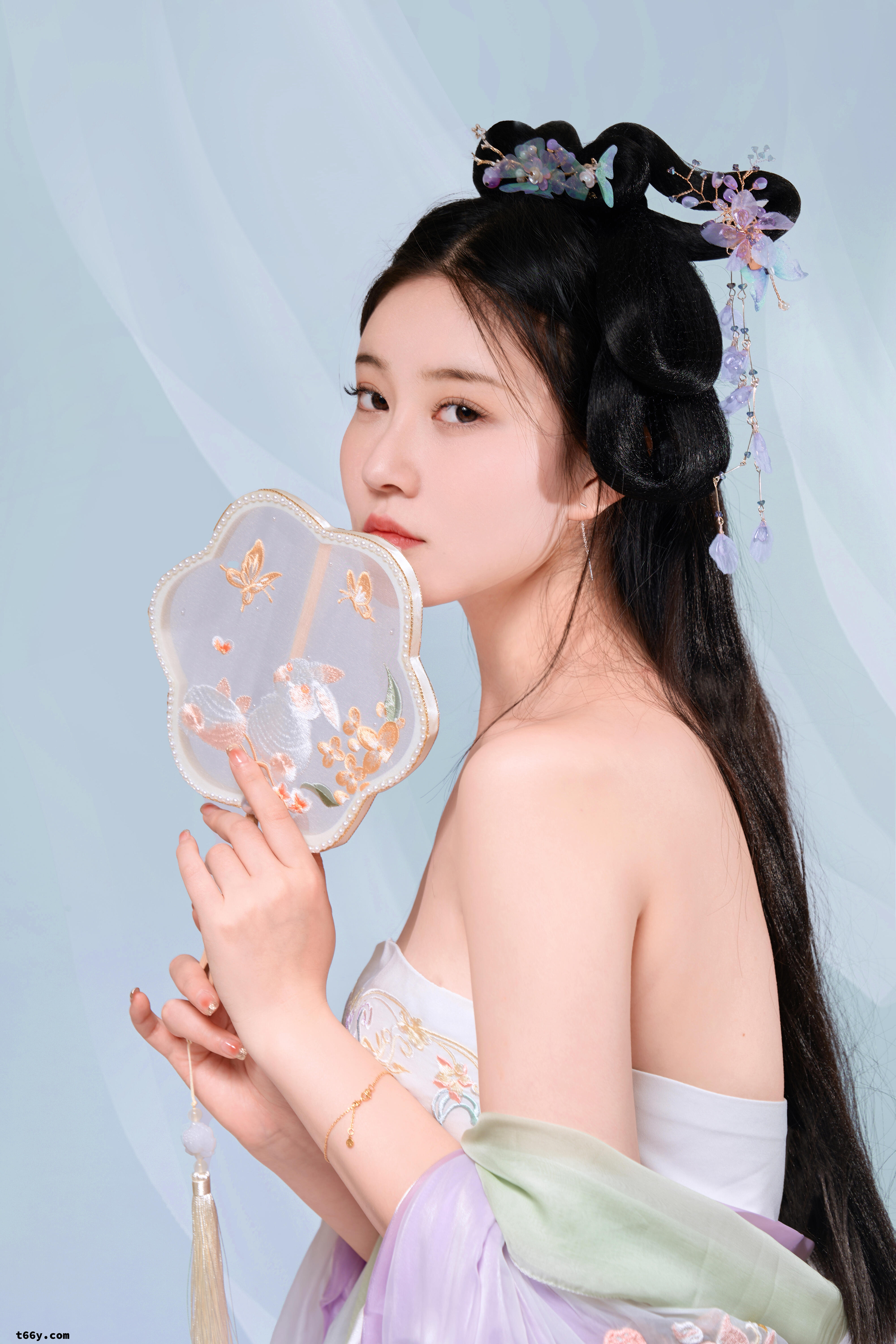 美少妇古装漏奶[30P]